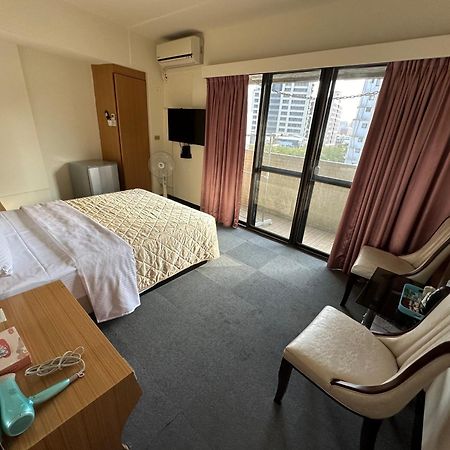เฉียนหัว บิสซิเนส โฮเต็ล Hotel ไทเป ภายนอก รูปภาพ
