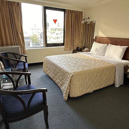 เฉียนหัว บิสซิเนส โฮเต็ล Hotel ไทเป ภายนอก รูปภาพ