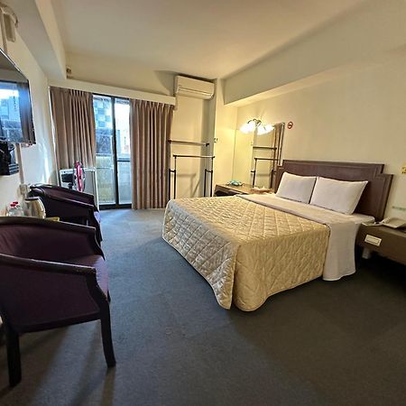 เฉียนหัว บิสซิเนส โฮเต็ล Hotel ไทเป ภายนอก รูปภาพ