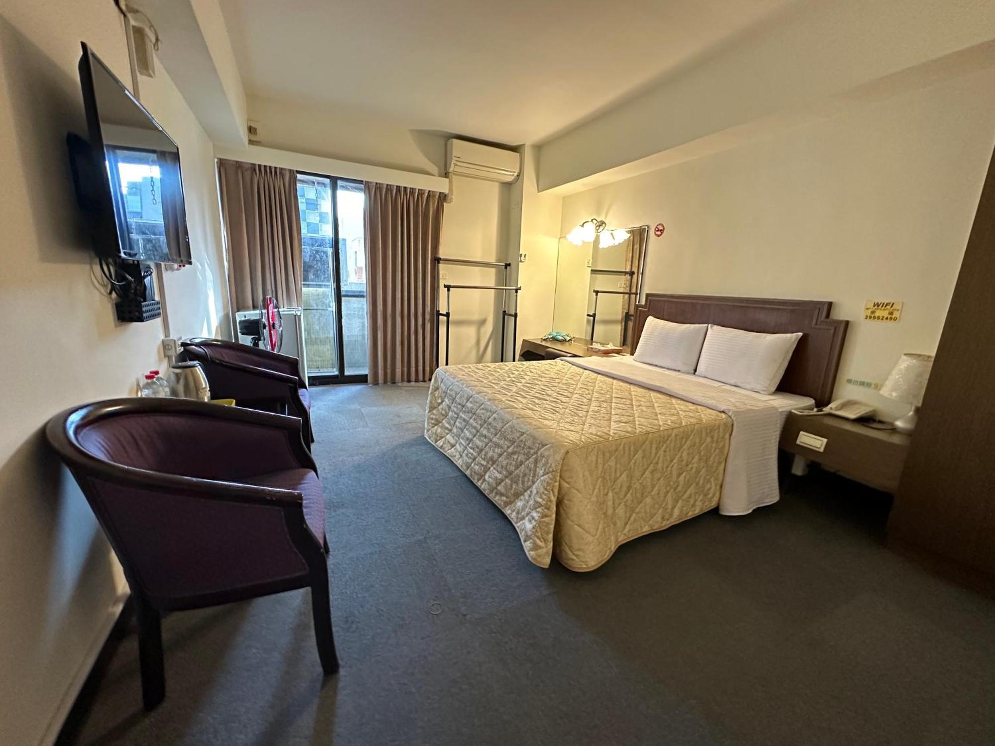 เฉียนหัว บิสซิเนส โฮเต็ล Hotel ไทเป ภายนอก รูปภาพ
