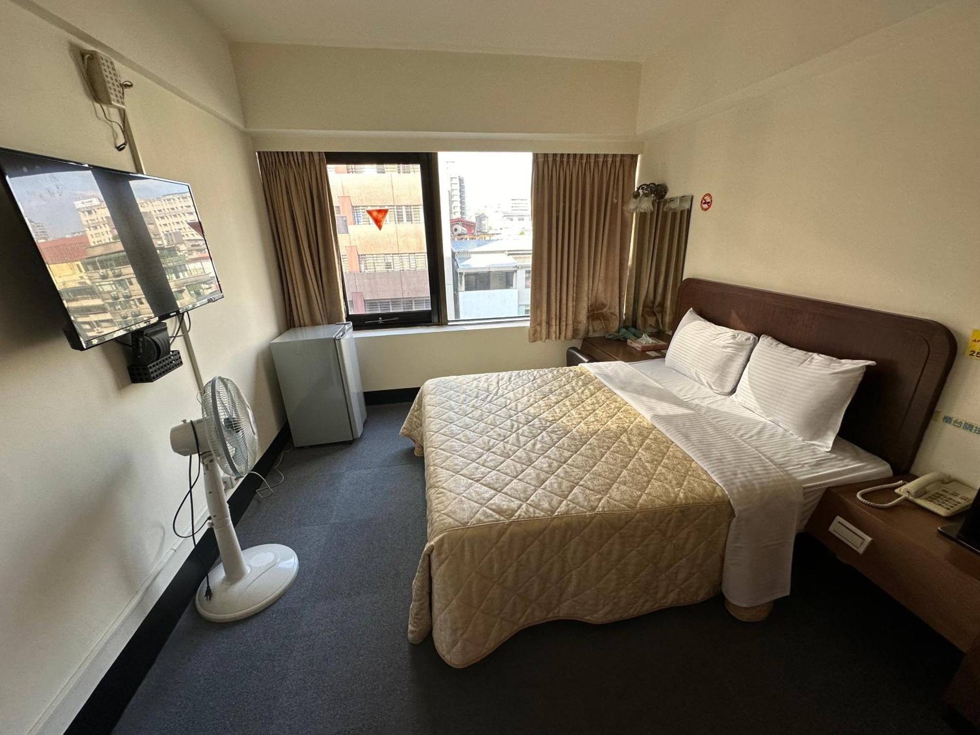 เฉียนหัว บิสซิเนส โฮเต็ล Hotel ไทเป ภายนอก รูปภาพ