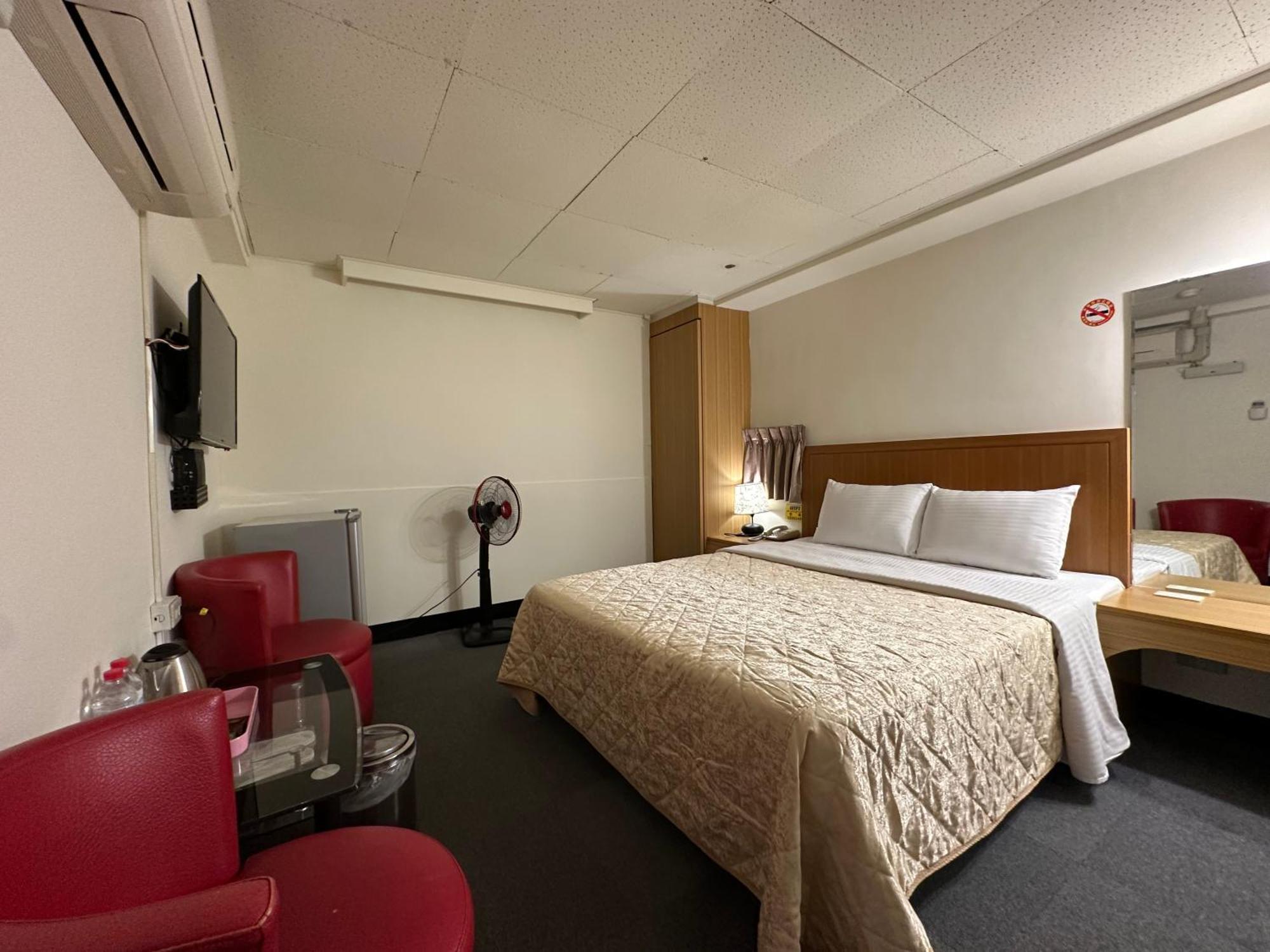 เฉียนหัว บิสซิเนส โฮเต็ล Hotel ไทเป ภายนอก รูปภาพ