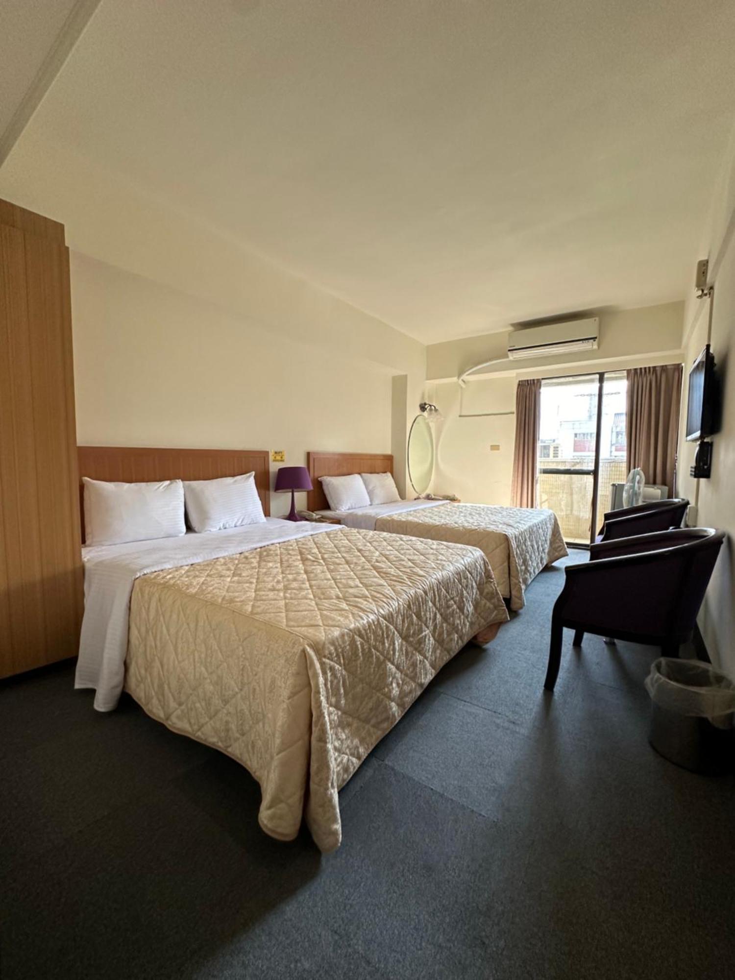 เฉียนหัว บิสซิเนส โฮเต็ล Hotel ไทเป ภายนอก รูปภาพ