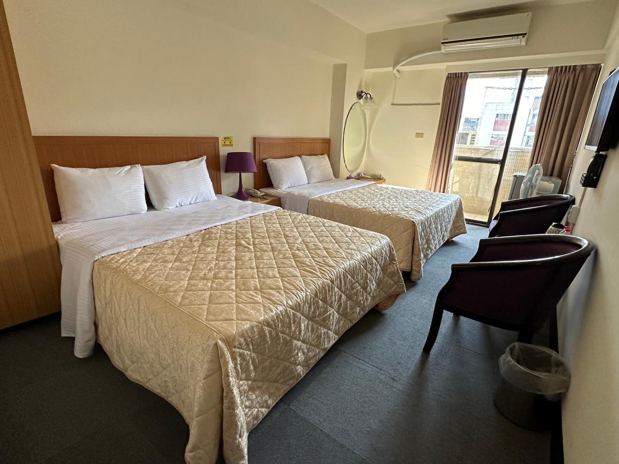 เฉียนหัว บิสซิเนส โฮเต็ล Hotel ไทเป ภายนอก รูปภาพ