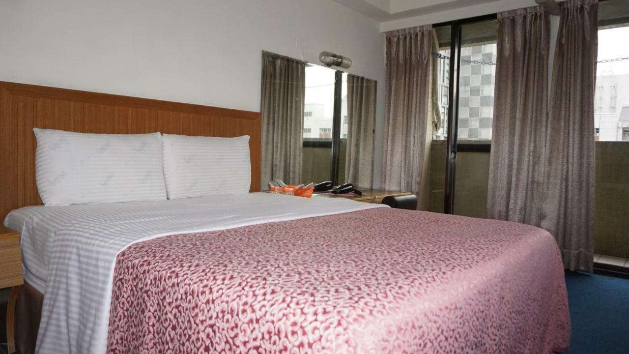 เฉียนหัว บิสซิเนส โฮเต็ล Hotel ไทเป ภายนอก รูปภาพ