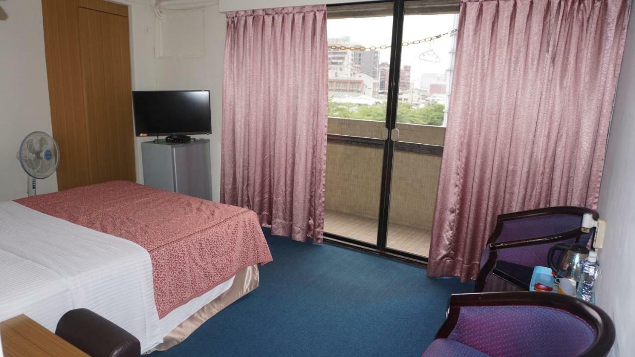 เฉียนหัว บิสซิเนส โฮเต็ล Hotel ไทเป ภายนอก รูปภาพ
