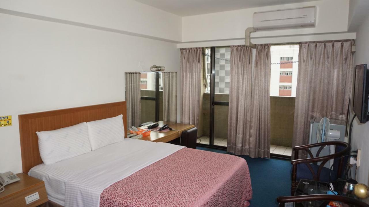 เฉียนหัว บิสซิเนส โฮเต็ล Hotel ไทเป ภายนอก รูปภาพ