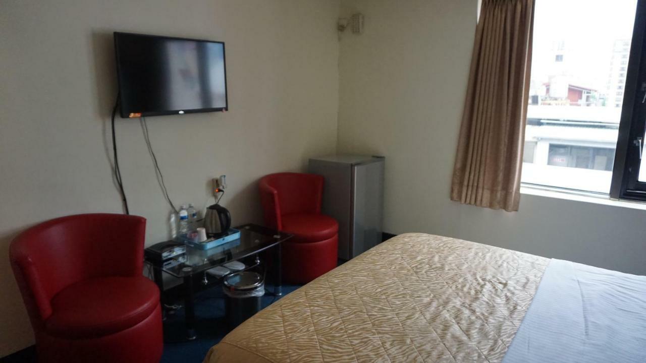 เฉียนหัว บิสซิเนส โฮเต็ล Hotel ไทเป ภายนอก รูปภาพ